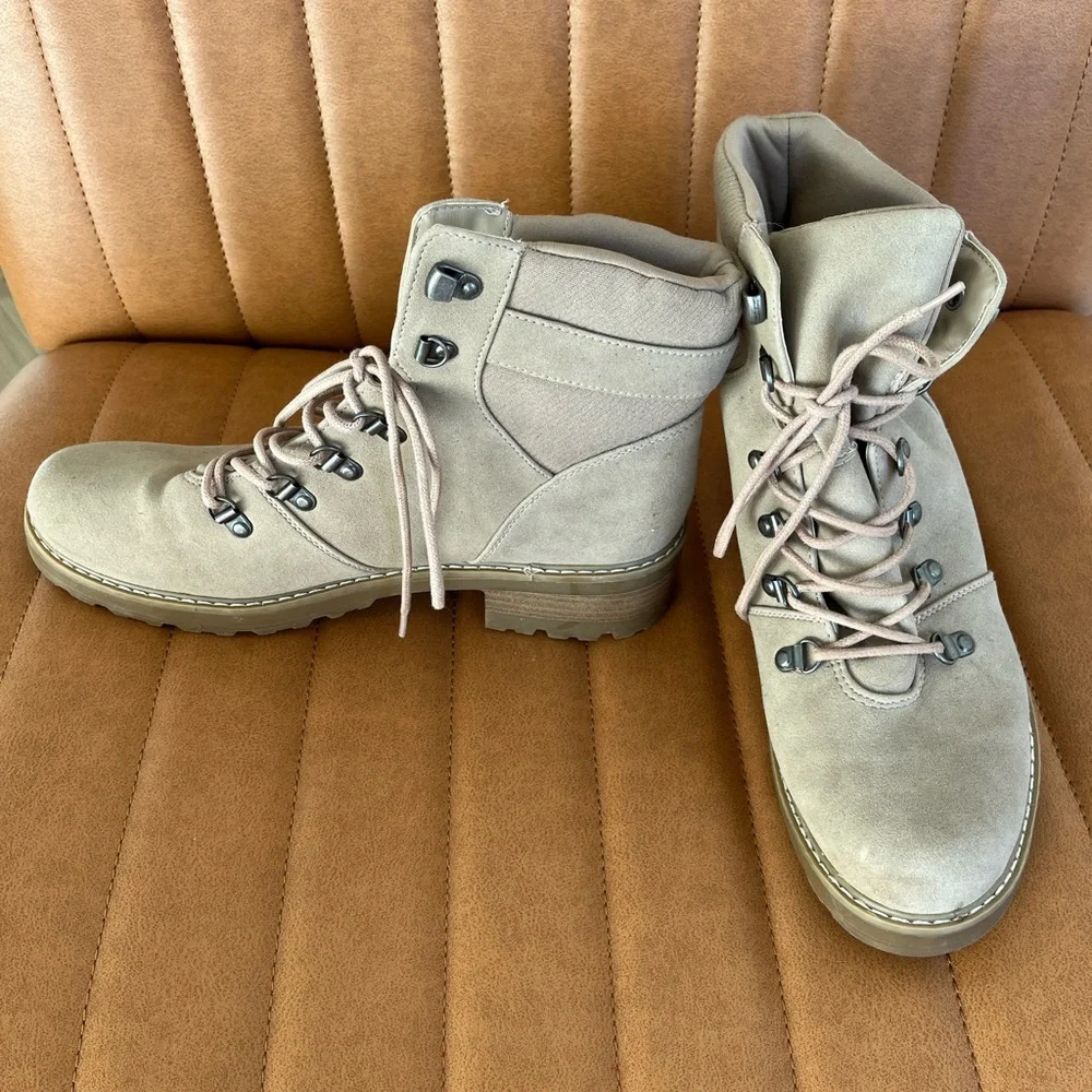 Universal Thread Boots - Picture 1 of 5